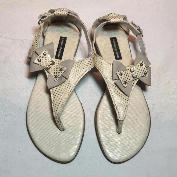 🍁Larissa Carolaine off white thong sandals Sz 7 shoes - Picture 1 of 8